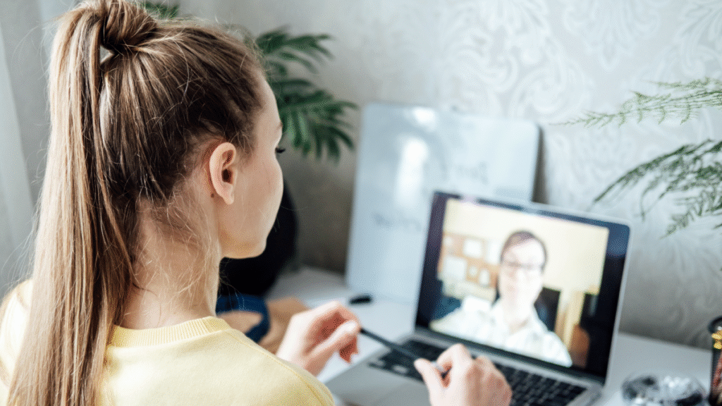Como se sair bem em uma entrevista de emprego online