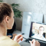 Como se sair bem em uma entrevista de emprego online